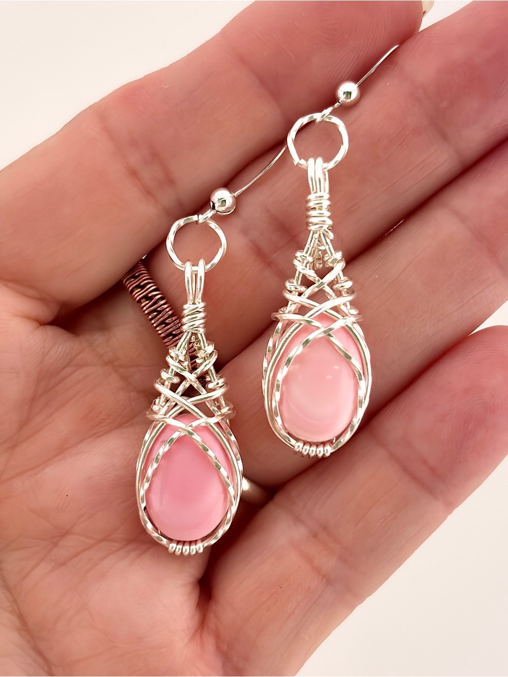 ARTISAN HANDMADE Queen Conch Shell Silver Filled Wire Wrapped Dangle Earrings